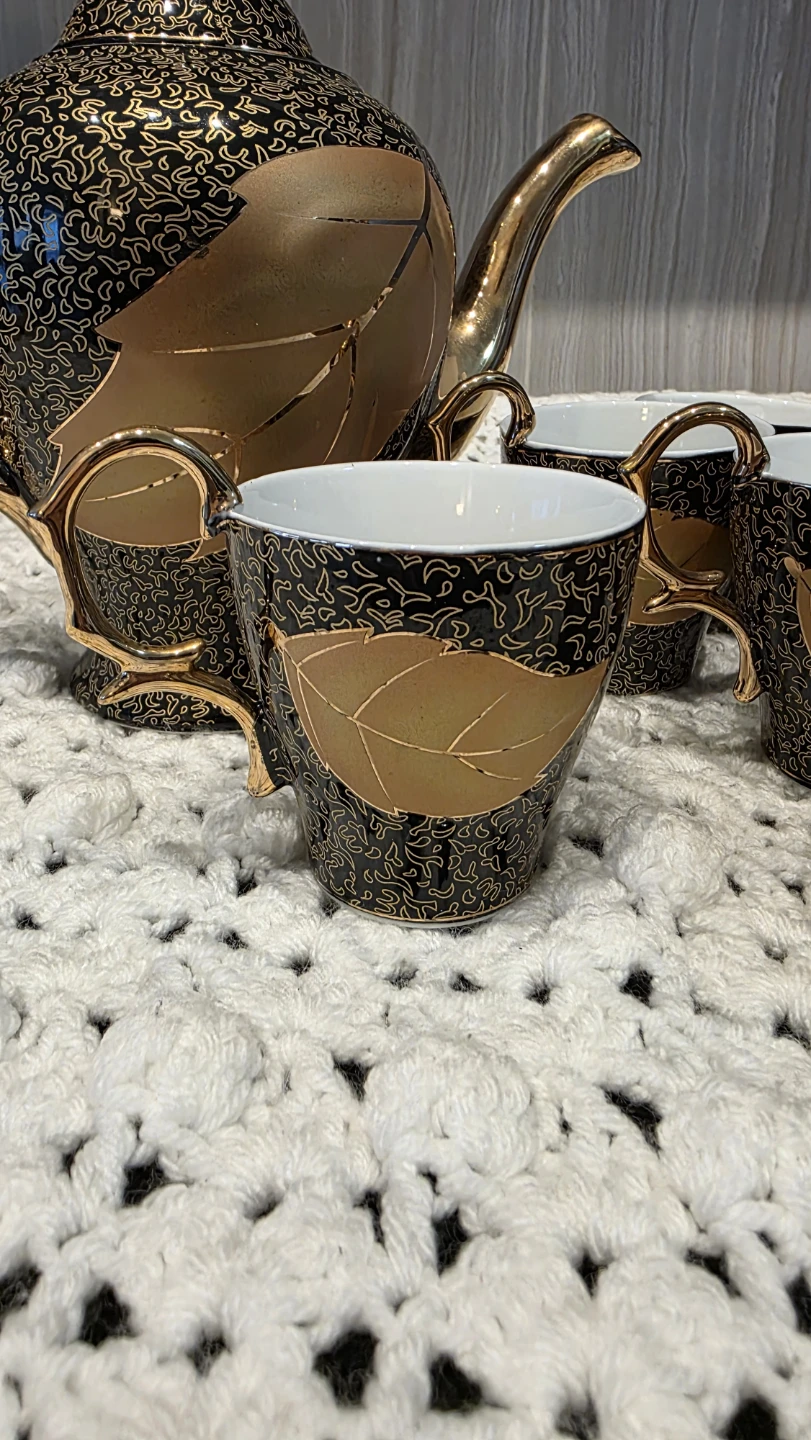 MOVING SALE- Vintage Tea Set - Teapot, Cups, Creamer, Sugar Bowl - photo 3
