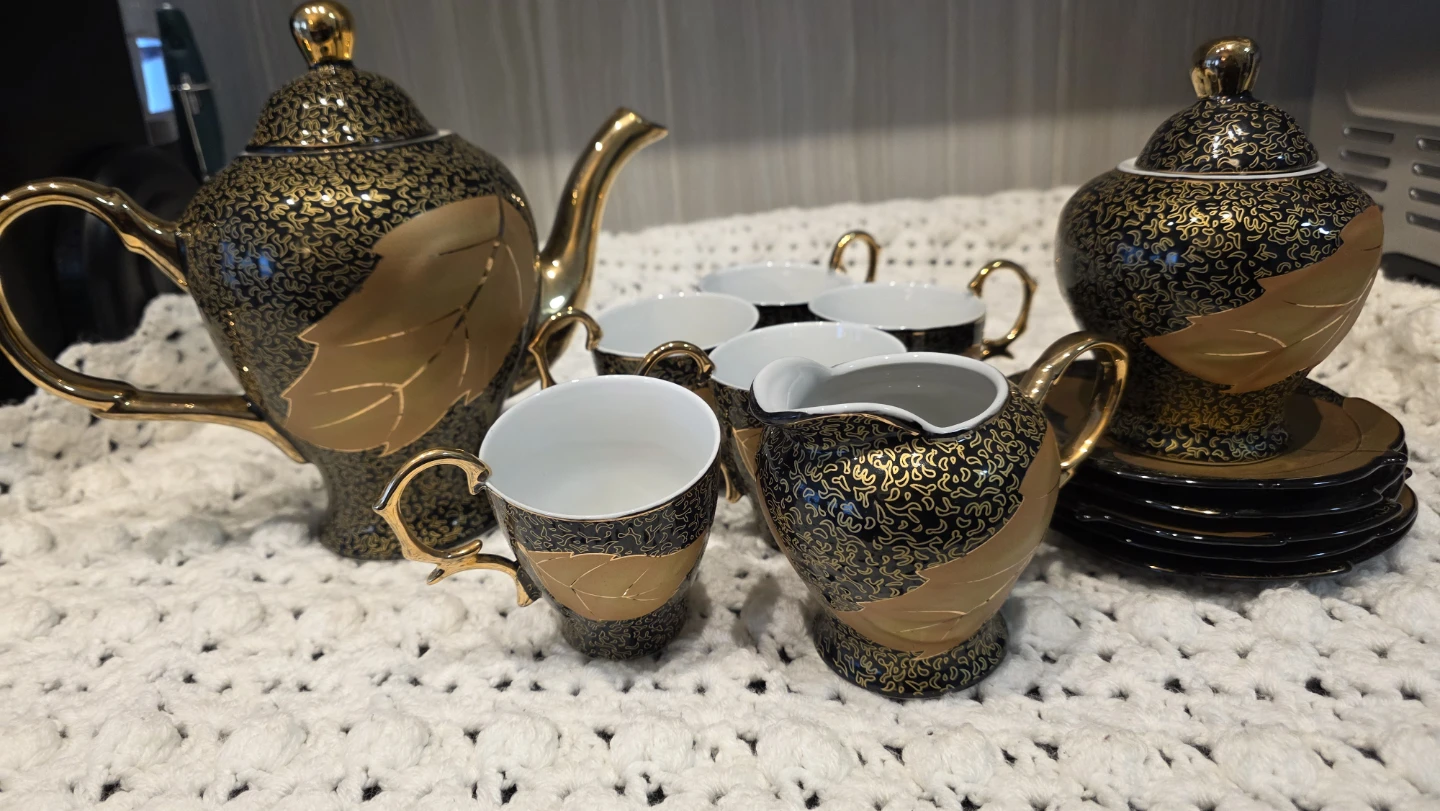 MOVING SALE- Vintage Tea Set - Teapot, Cups, Creamer, Sugar Bowl - photo 5