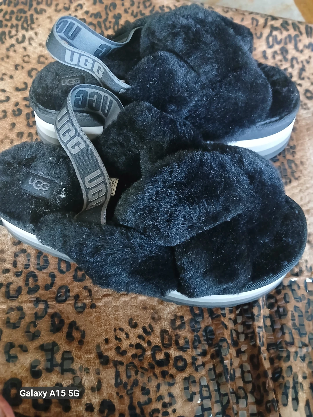 UGG Black Fluffy Slides Women's Size 8 - photo 2