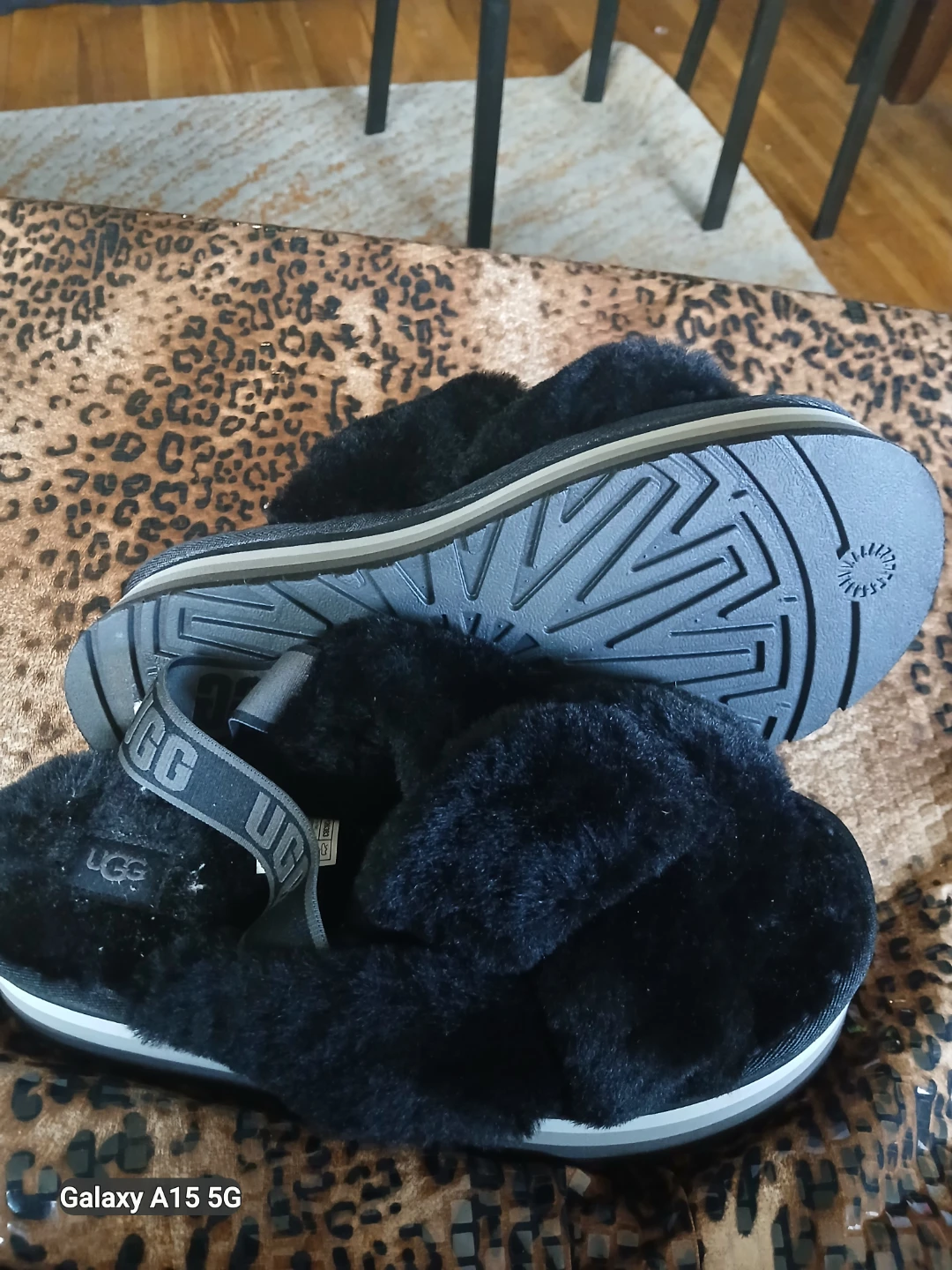 UGG Black Fluffy Slides Women's Size 8 - photo 3