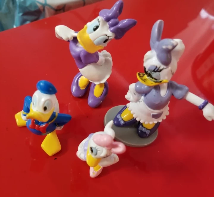 Disney's Daisy Duck and Donald Duck Figures - photo 2