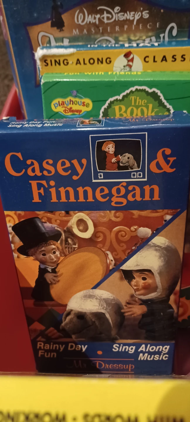 Box of children's vhs tapes - photo 3