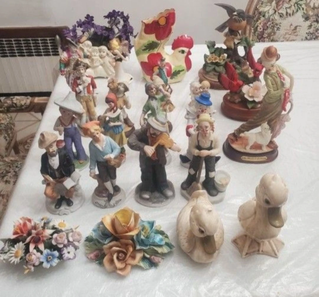 25 porcelain and ceramic figurines