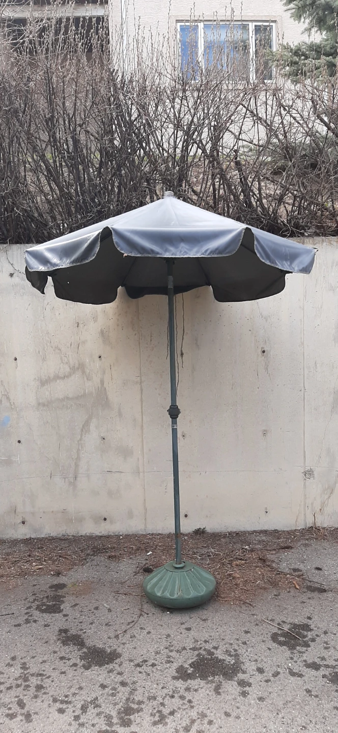 Outdoor Patio Umbrella with Crank