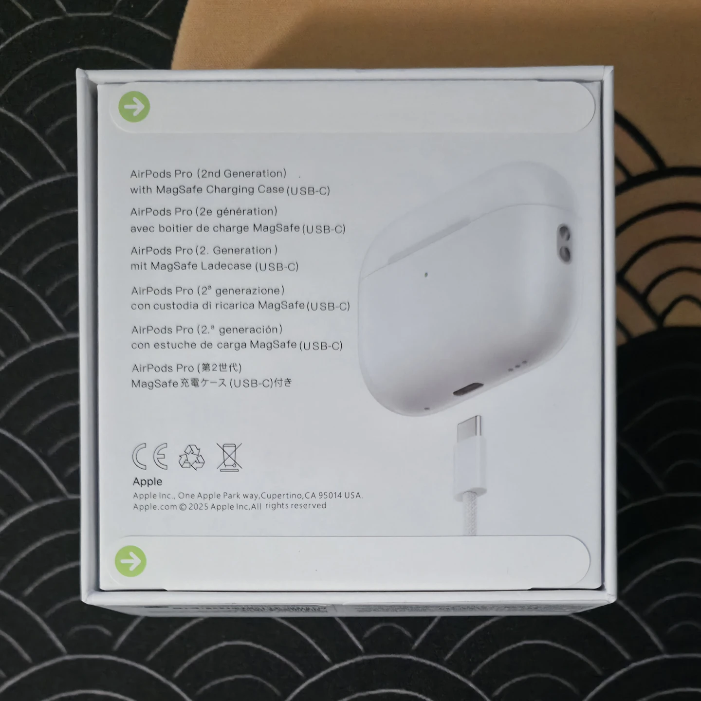 Apple AirPods Pro (2nd Generation) with MagSafe Charging Case - photo 2