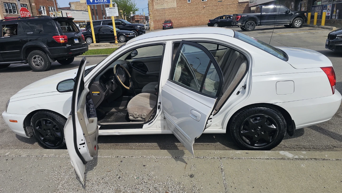 White Hyundai Elantra Sedan - photo 5