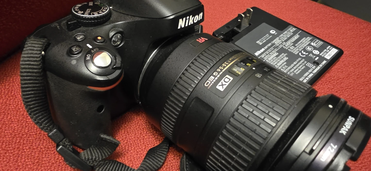 Nikon D5100 with 18-200 lens - photo 4