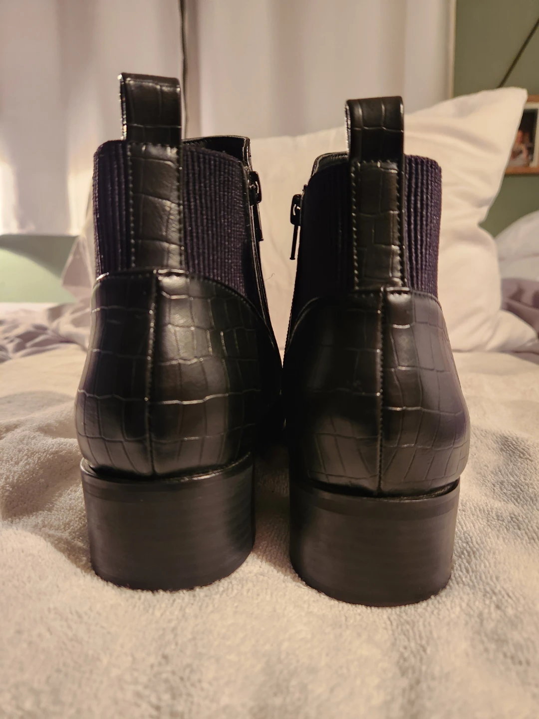🌱 Black Croc Embossed Size 8 Ankle Boots - photo 3