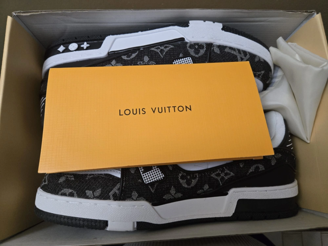 Louis Vuitton LV Arch Light Sneaker White/Black Size 44 - photo 4