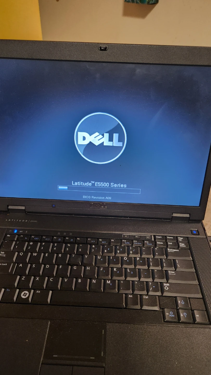 Dell Latitude E5500 Series Laptop (needs fixing) - photo 2