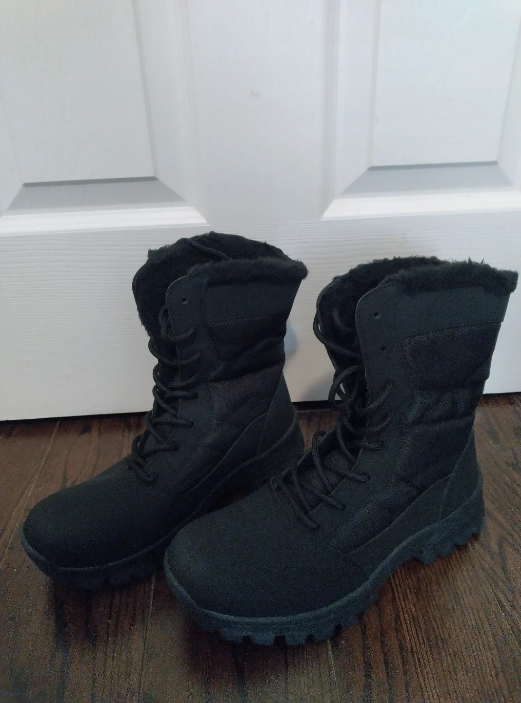 Black Winter Boots, brand new, with plush lining - photo 2