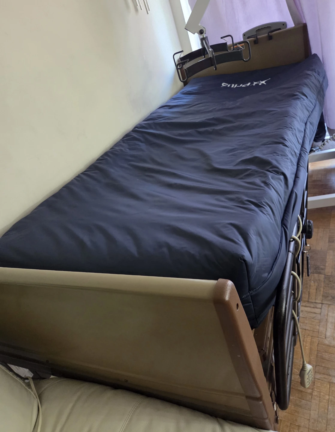 Hospital Bed with Low Air Loss Mattress – Excellent Condition