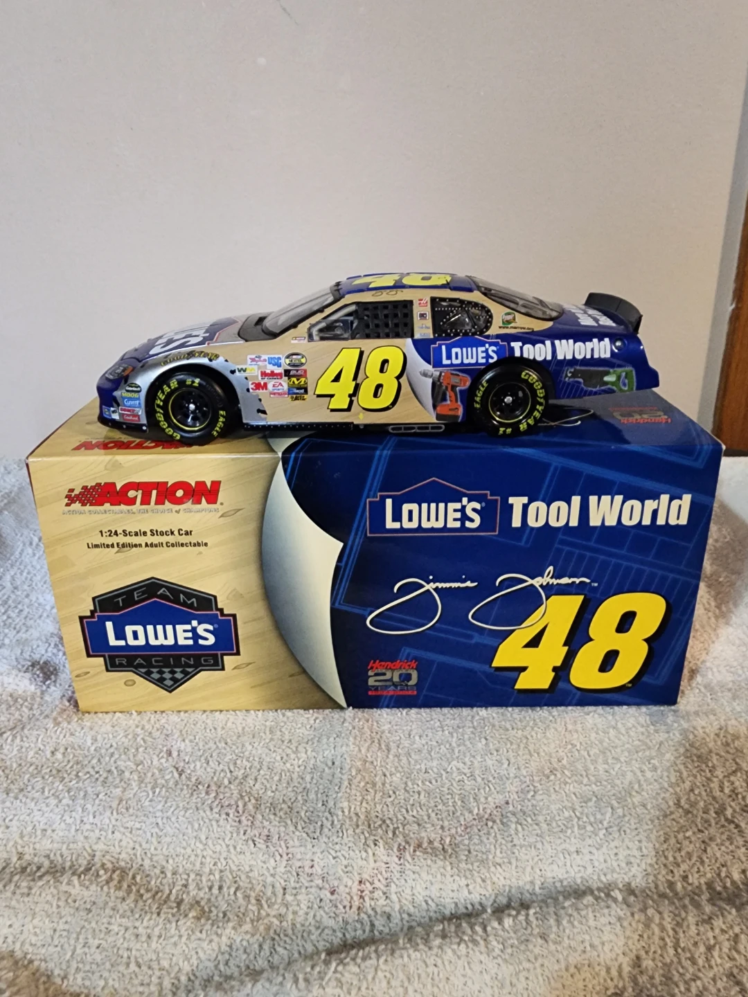 Jimmy Johnson #48 Lowe's Monte Carlo Stock Car - 1:24 Scale