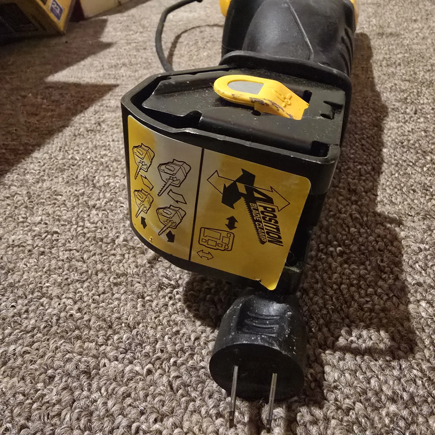 DEWALT DWE304 Reciprocating Saw - photo 3