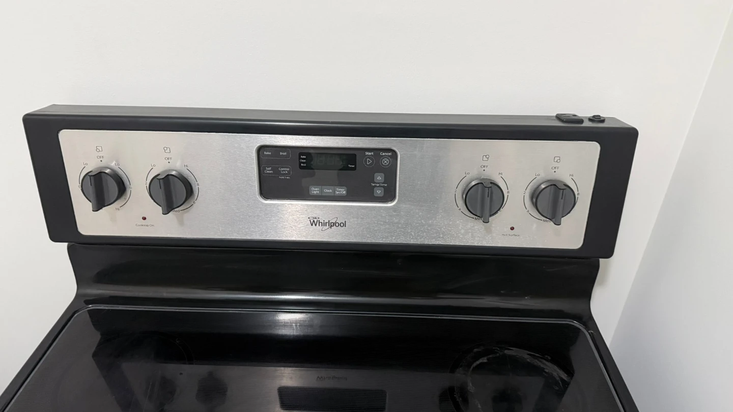 Whirlpool Electric Stove and Oven - photo 2