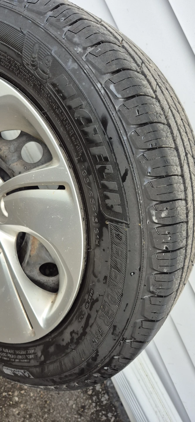 Set of 4 Michelin Defender Tires with Rims - photo 3
