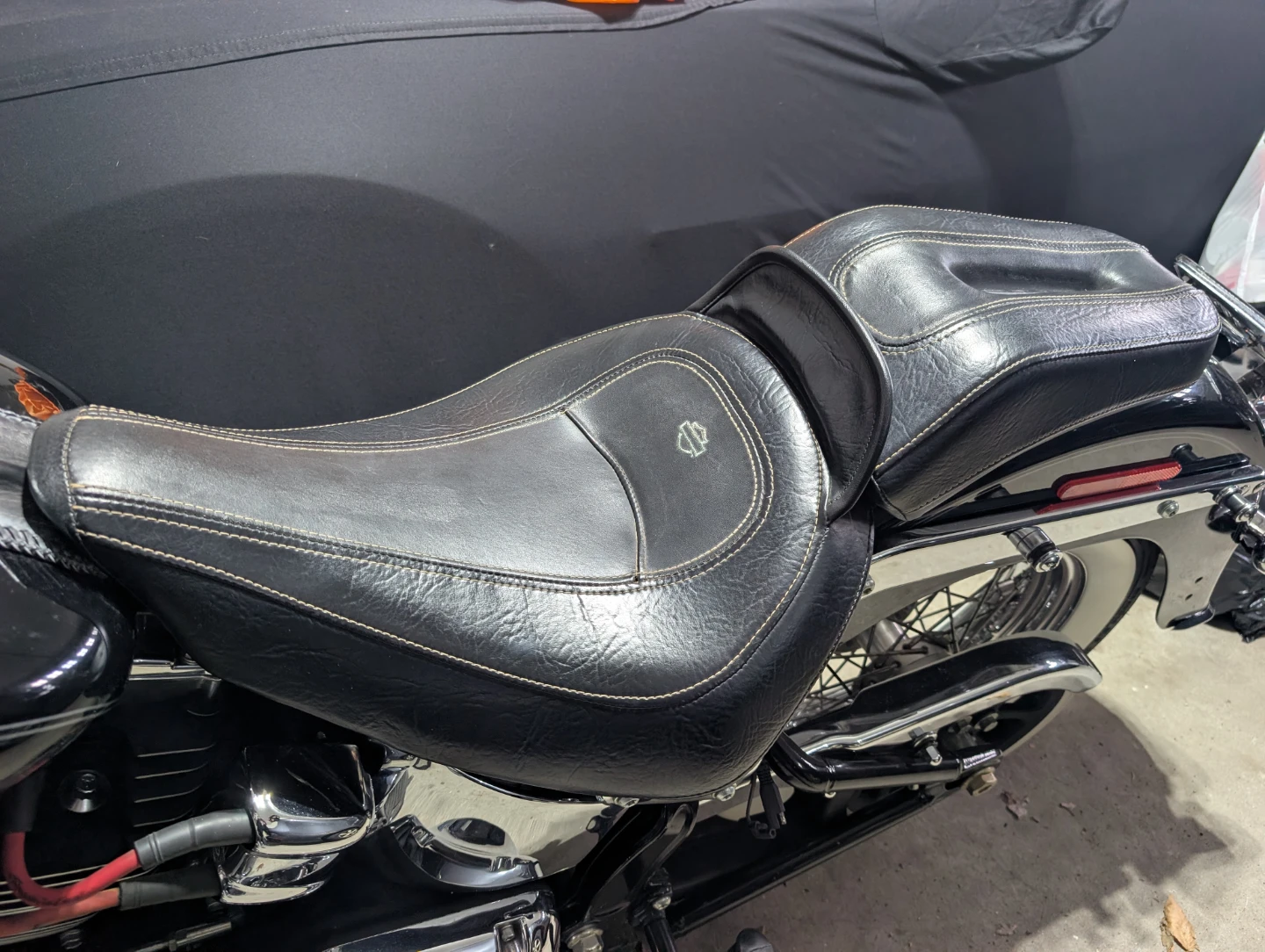 Harley Davidson Solo seat with passenger pillion - photo 2