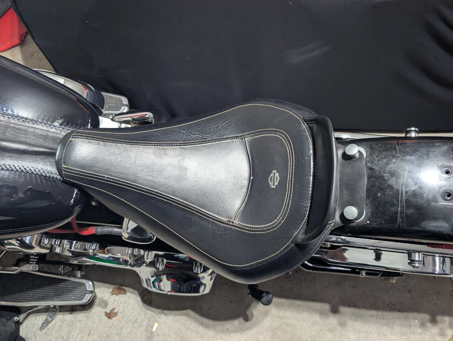 Harley Davidson Solo seat with passenger pillion - photo 4