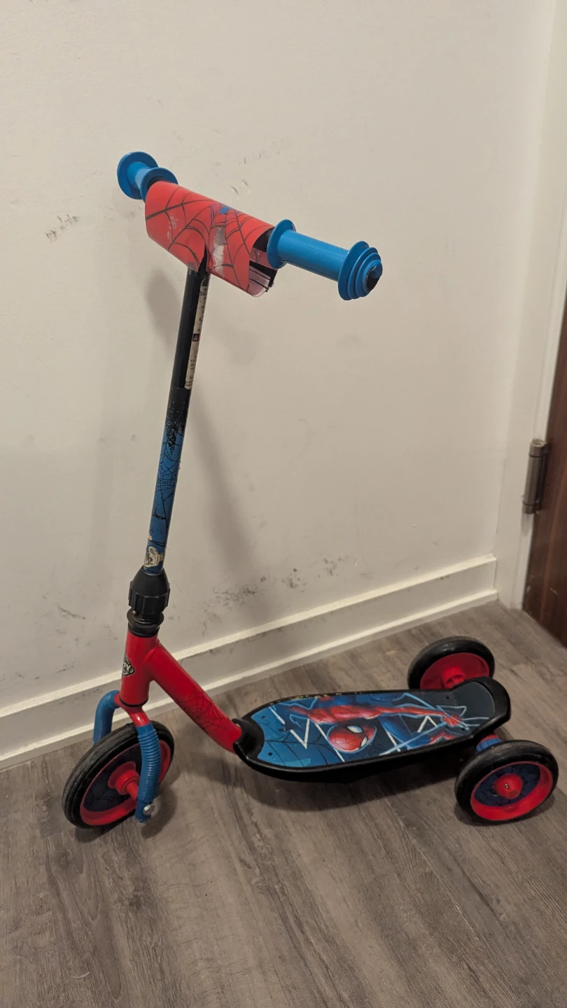 Spider-Man 3-Wheel Scooter - photo 2