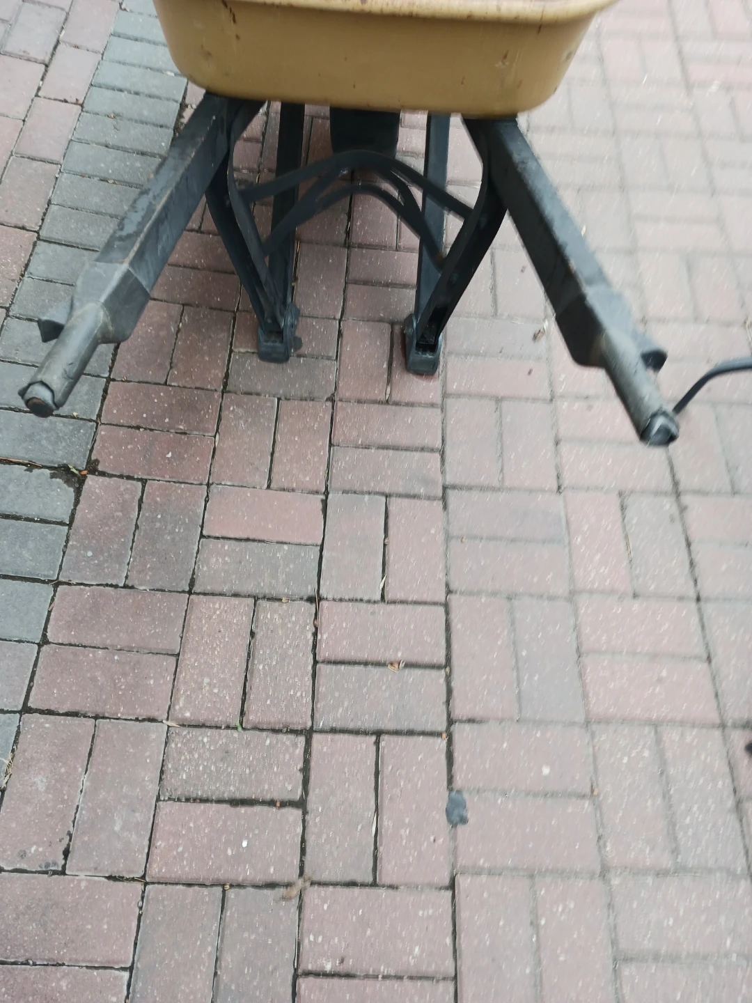 Cat wheel barrow - photo 2