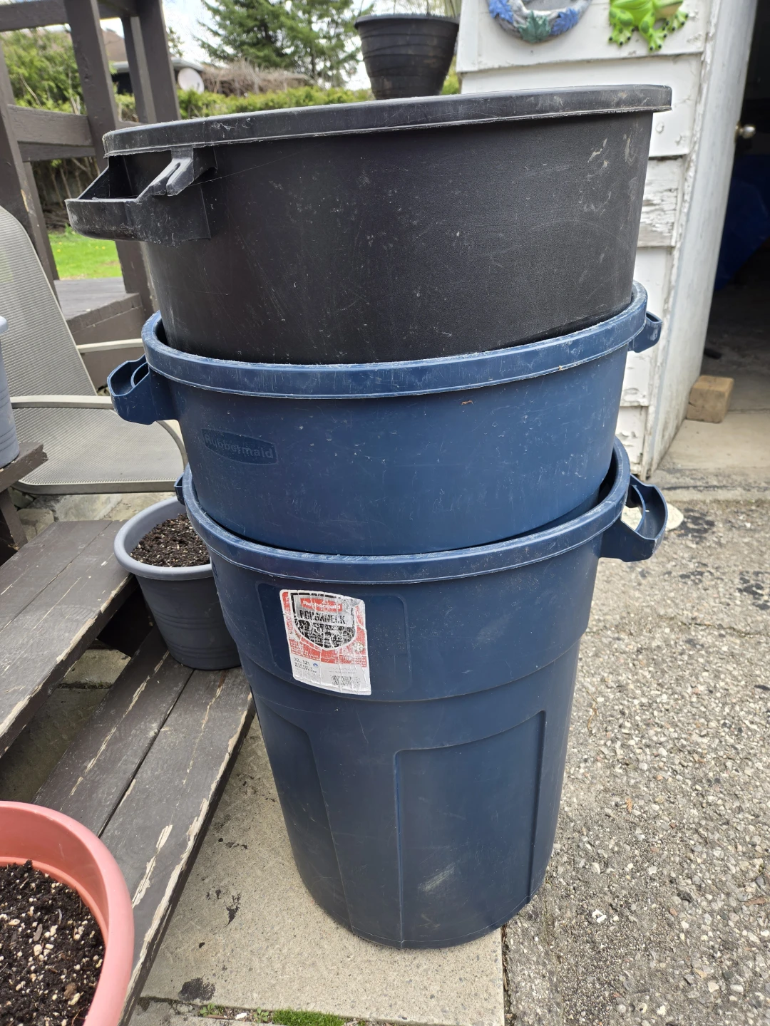 Rubbermaid Roughneck 32 Gallon Trash Can - photo 3