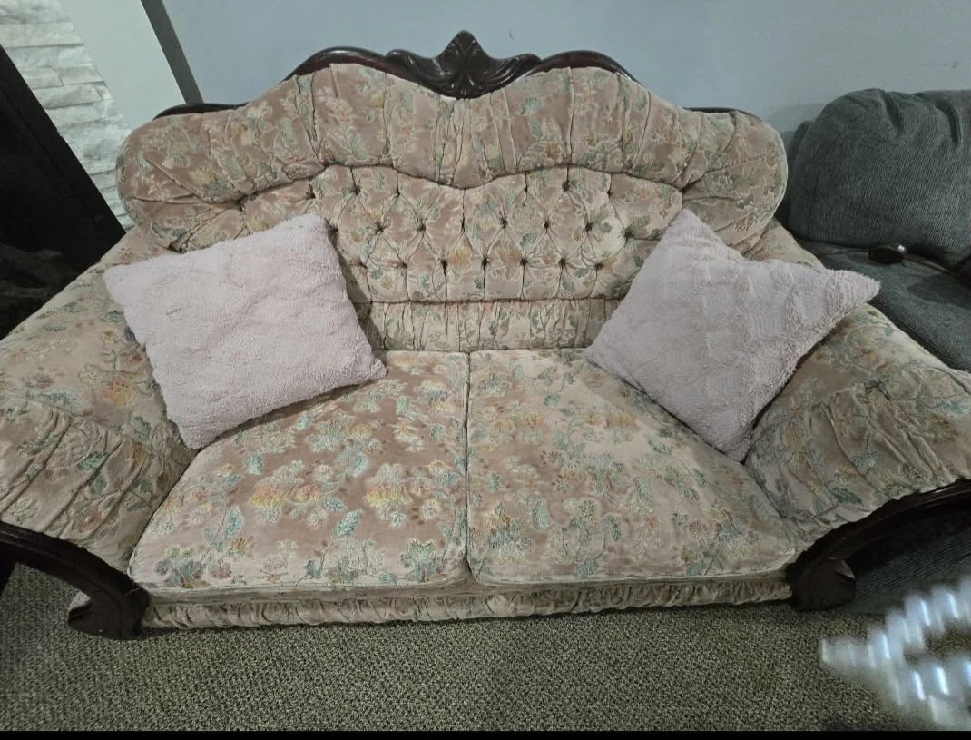 2 New sofas or couches - photo 3