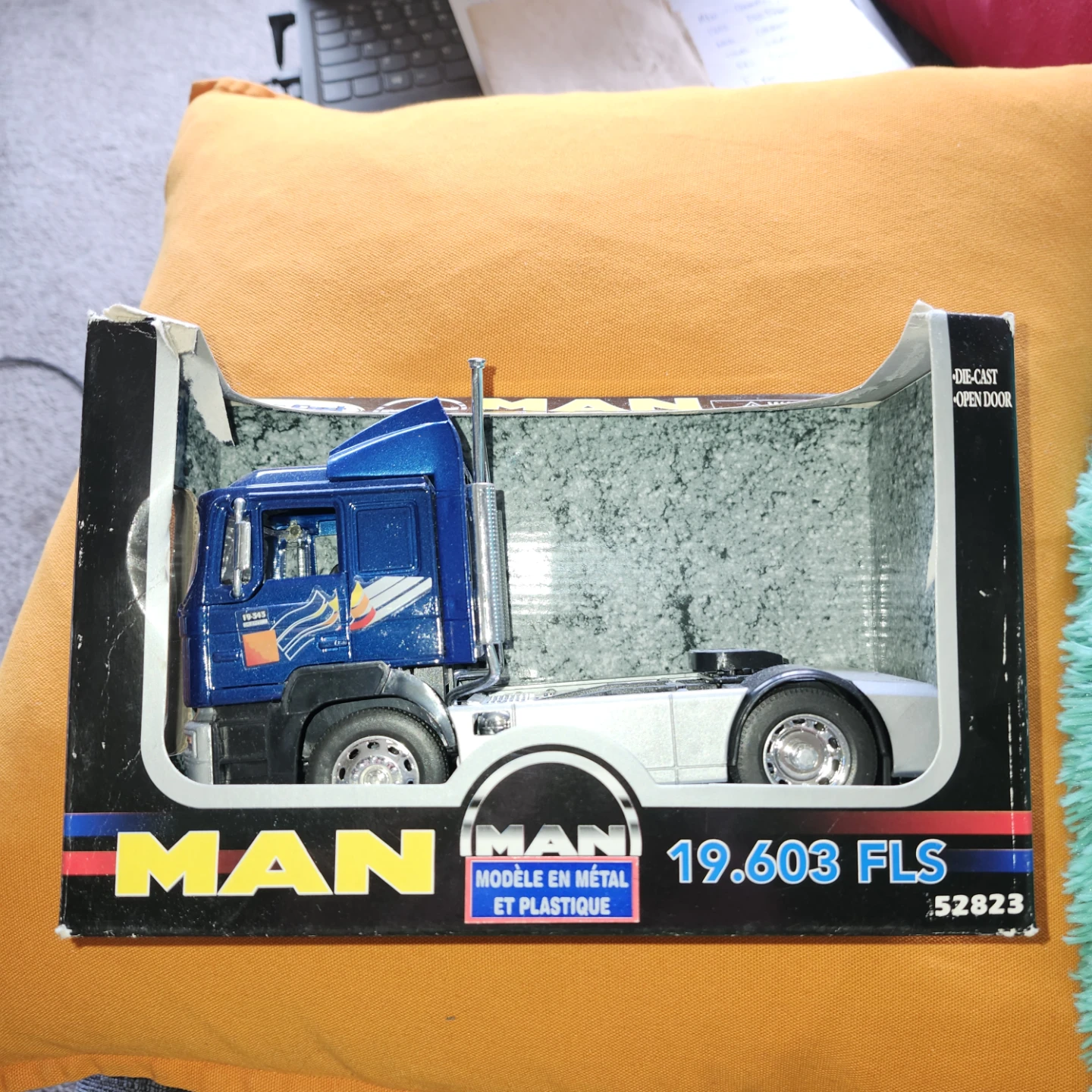MAN 19.603 FLS Die-Cast Trucks - photo 4