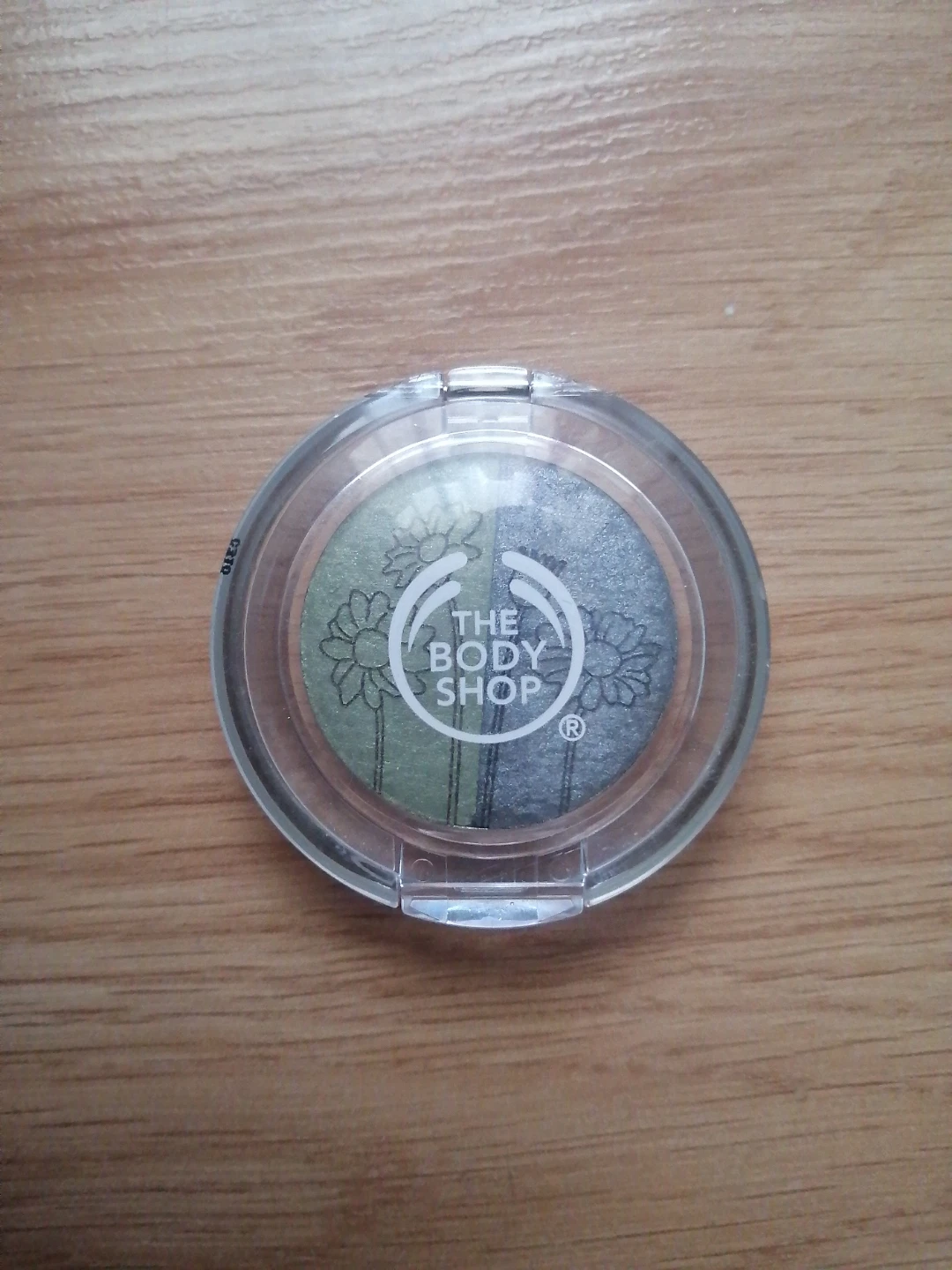 The Body Shop Shimmer Eyeshadow - Green Water Lily/Silver Maple