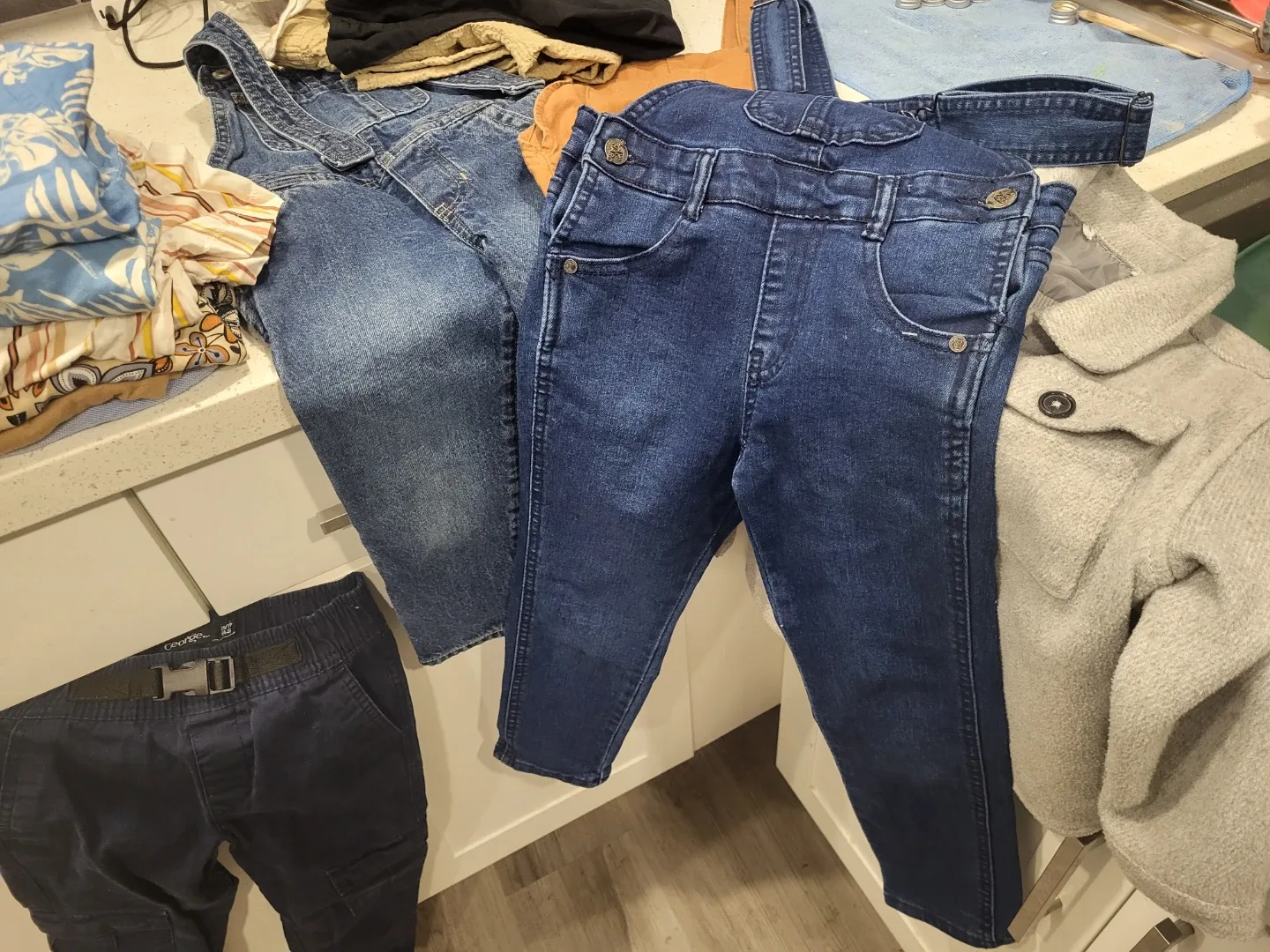 Tommy Hilfiger Sweater and Boys' Clothing Bundle - photo 2