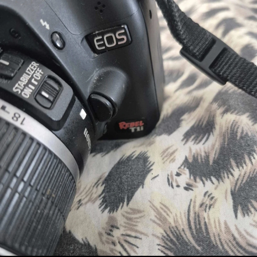 Canon EOS Rebel T1i DSLR Camera with Lens