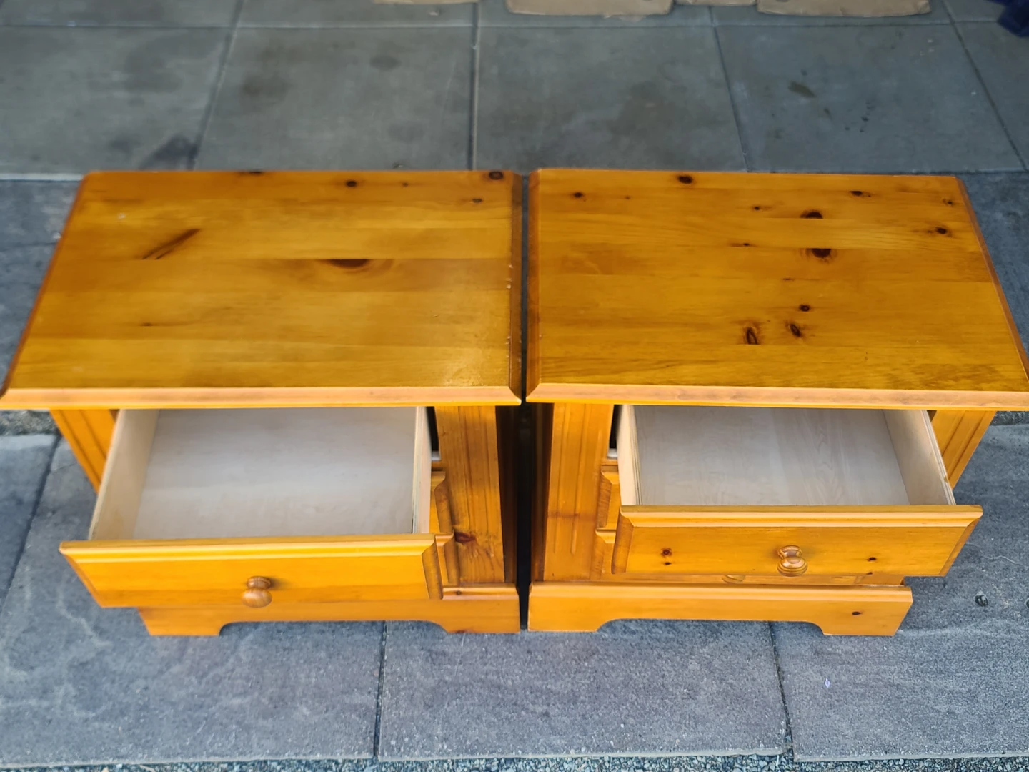 Pair of Pine Nightstands with 3 Drawers - photo 3