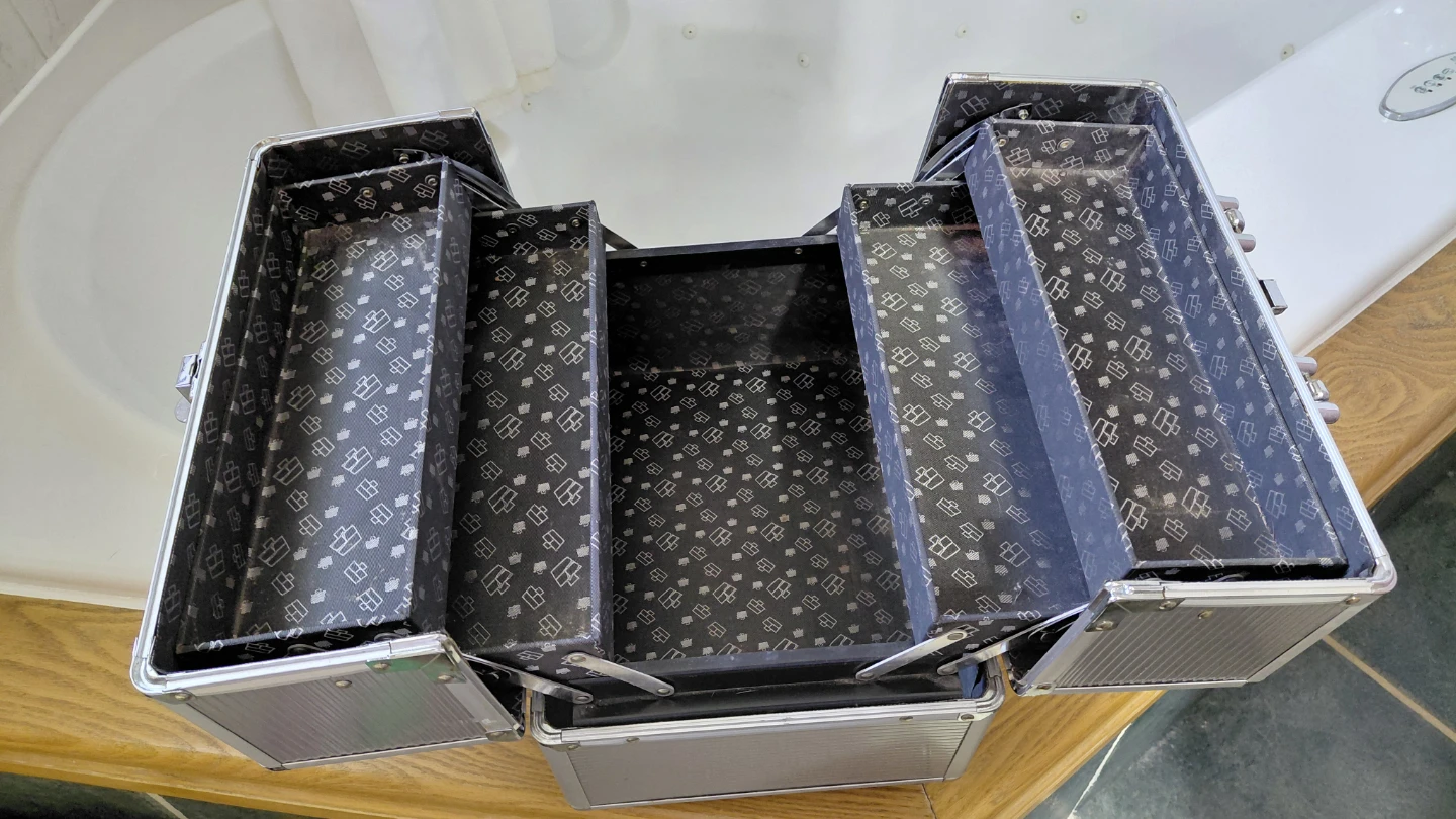 Silver Aluminum Makeup Train Case - photo 2