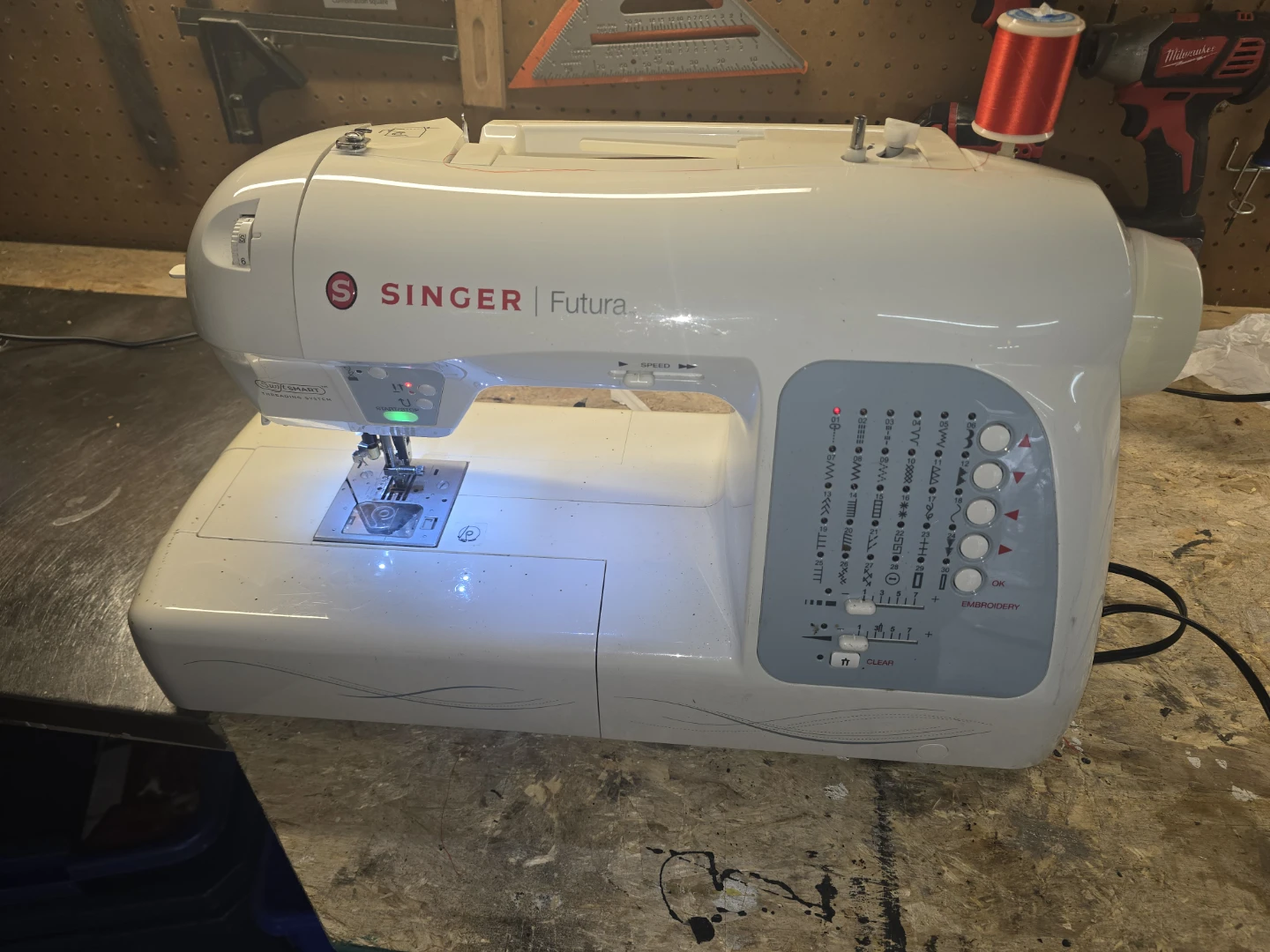 Singer Futura XL-400 embroidry machine