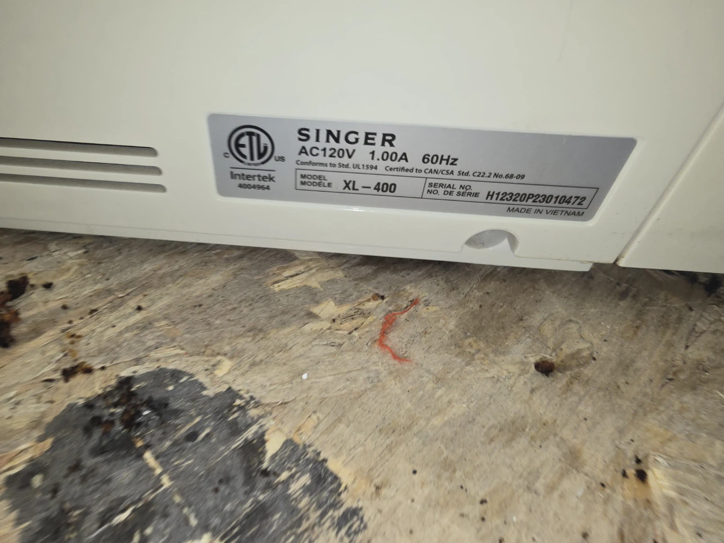 Singer Futura XL-400 embroidry machine - photo 3