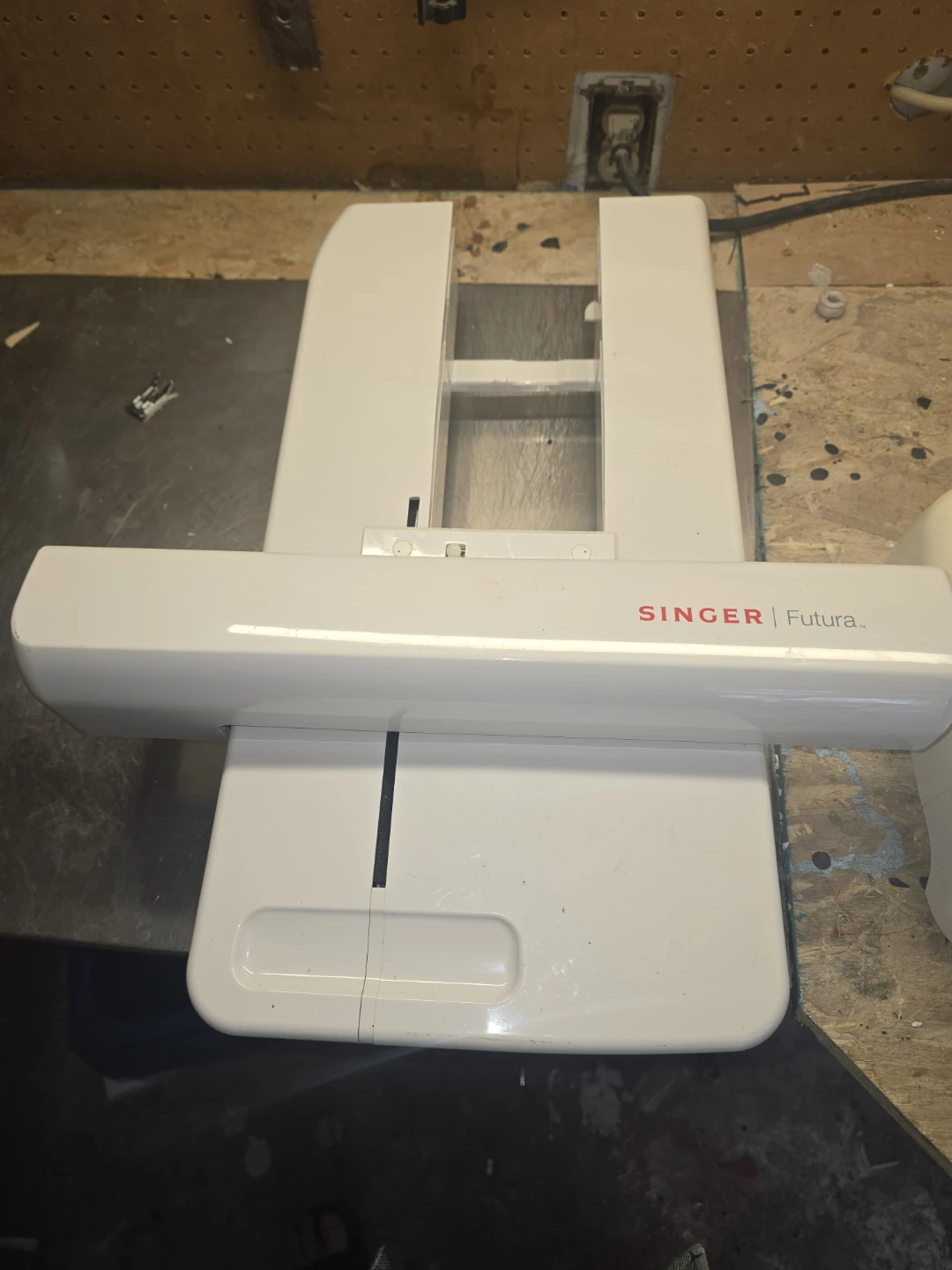 Singer Futura XL-400 embroidry machine - photo 5