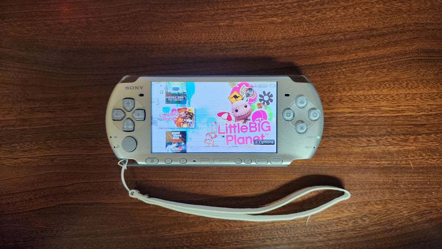Sony PSP 3000 Silver - photo 2