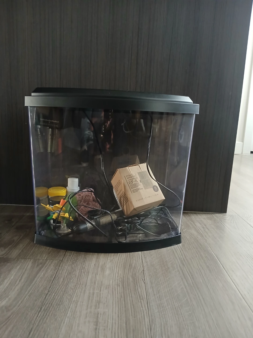 Aquarium with accessories