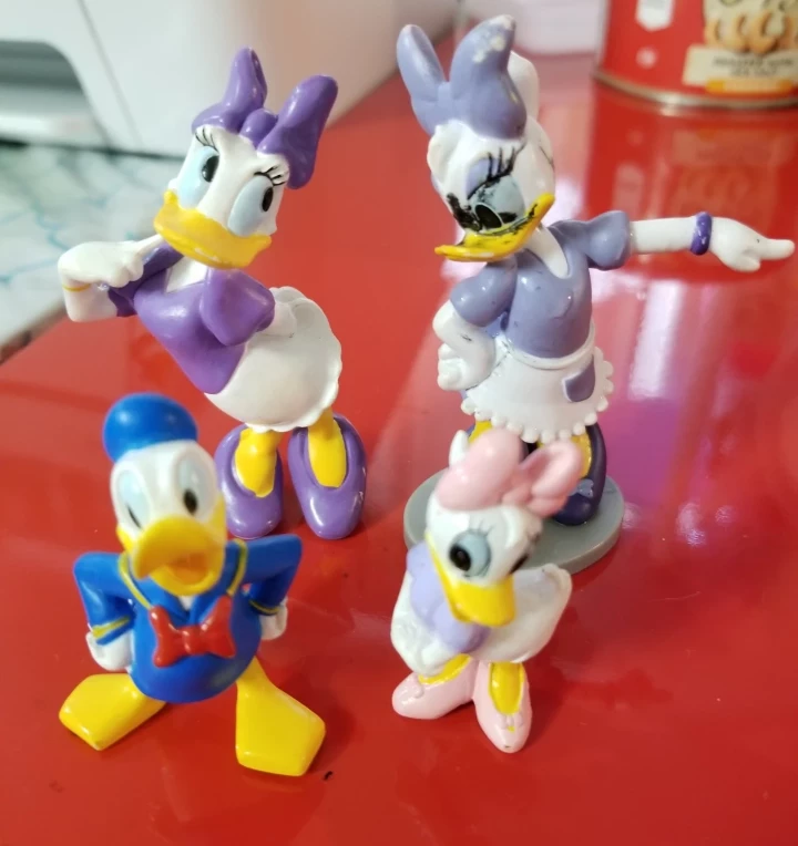 Disney's Daisy Duck and Donald Duck Figures - photo 3