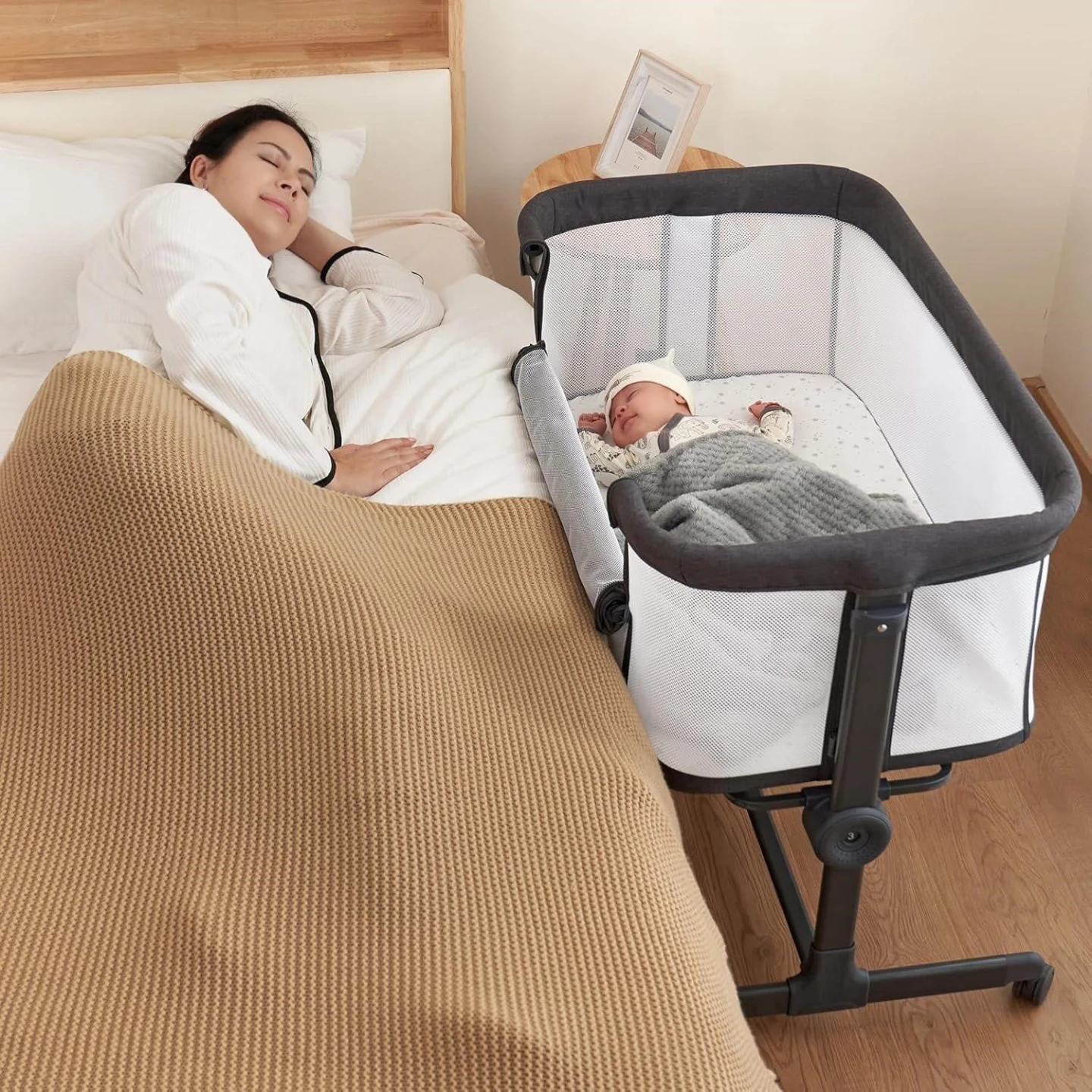At offer >>Ezbaby Bedside Sleeper Bassinet