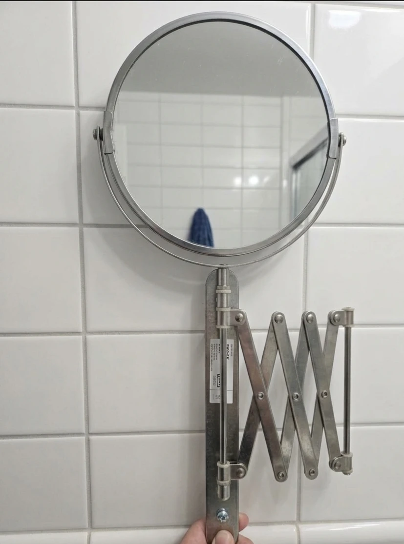 Magnifying Mirror - photo 2