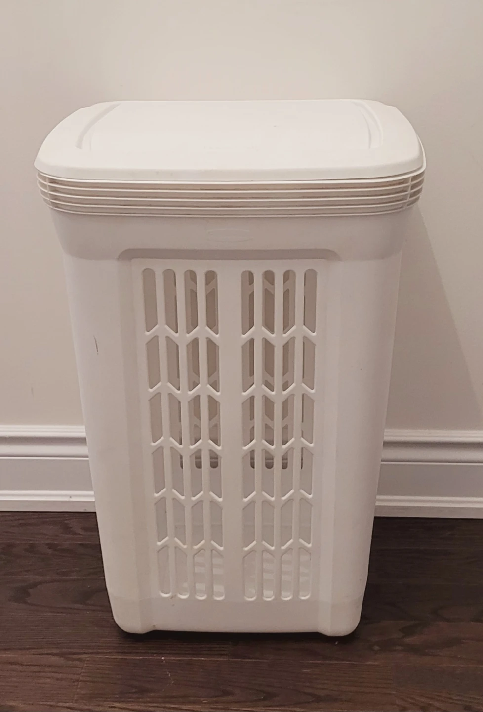 White Laundry Basket with Lid