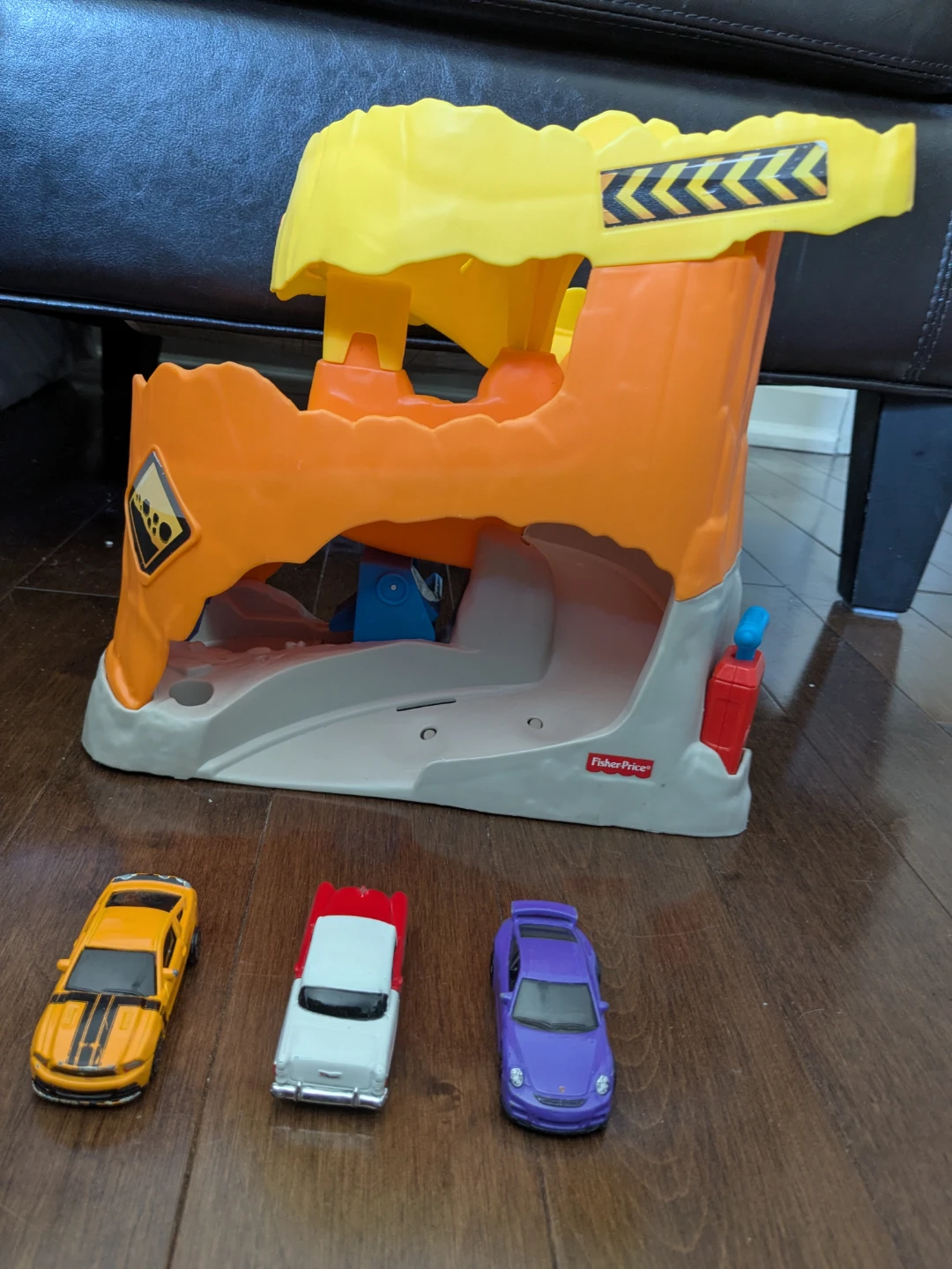Fisher-Price Little People Car Garage Playset with 3 Cars