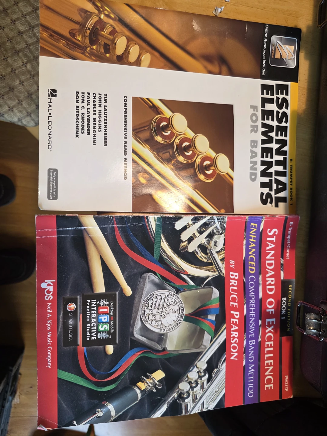 Yamaha Trumpet in Case with Music Books and cleaning supplies - photo 4