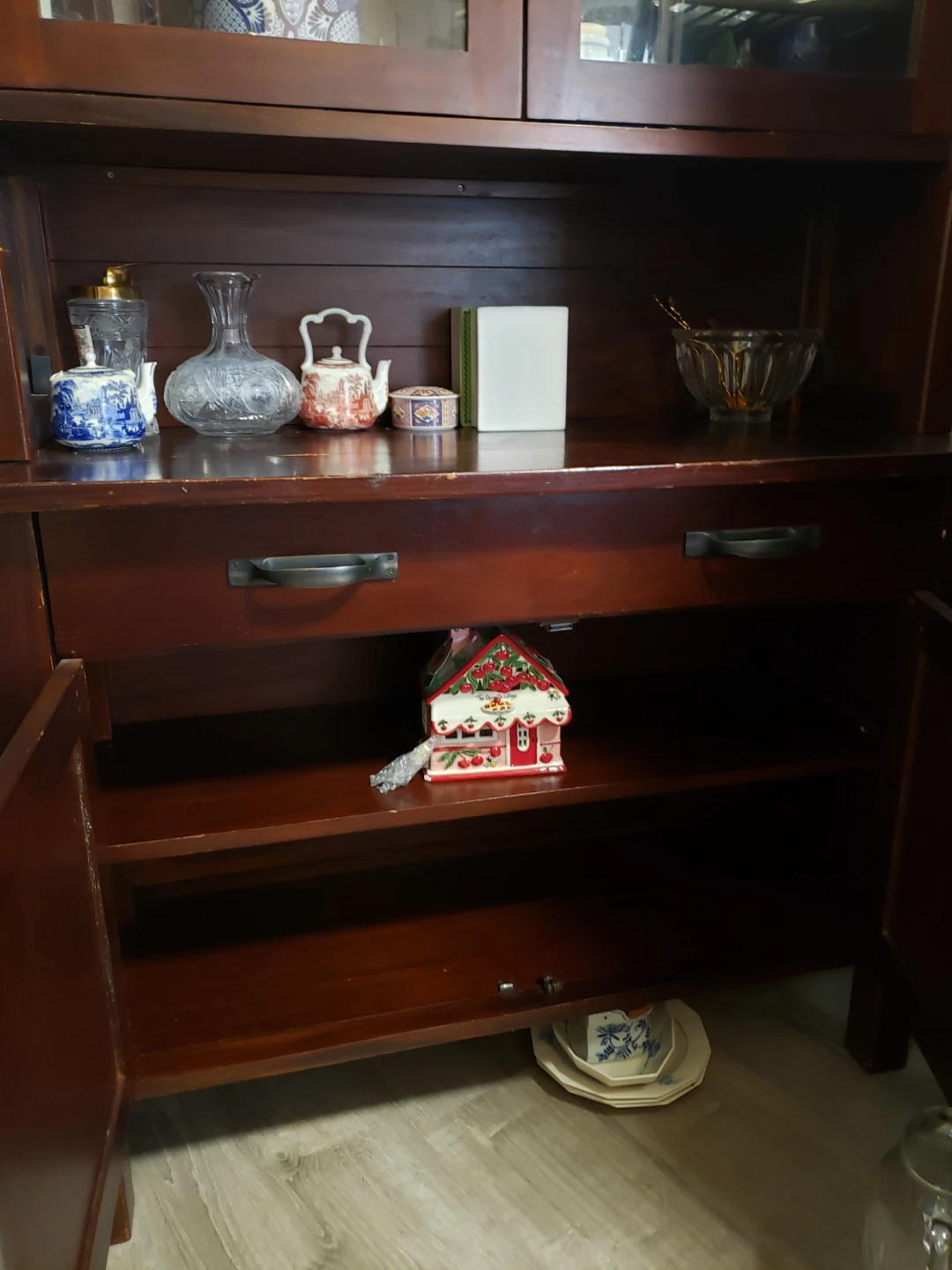 Crate & Barrel Buffet Hutch 2 piece - photo 4