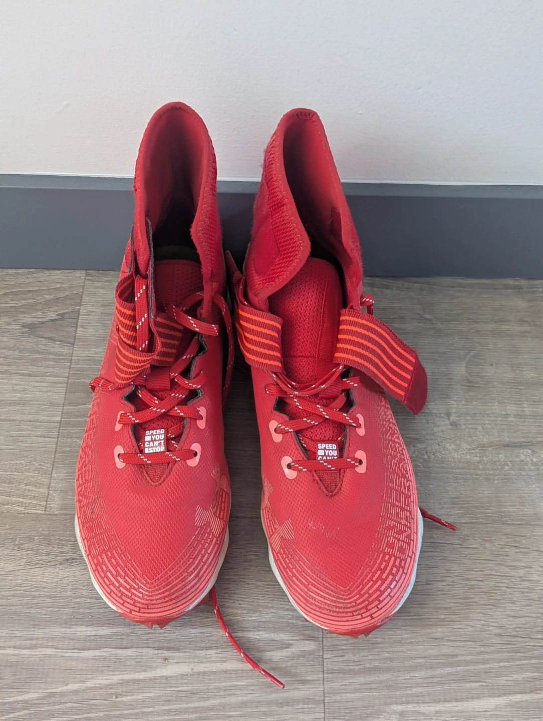 Sports shoes