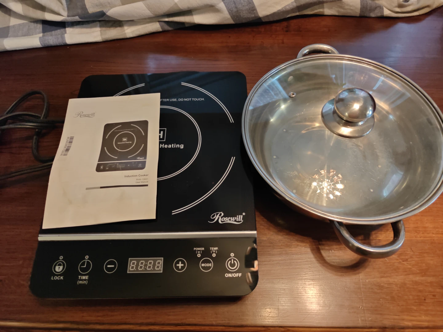Rosewill Induction Cooker with Pot