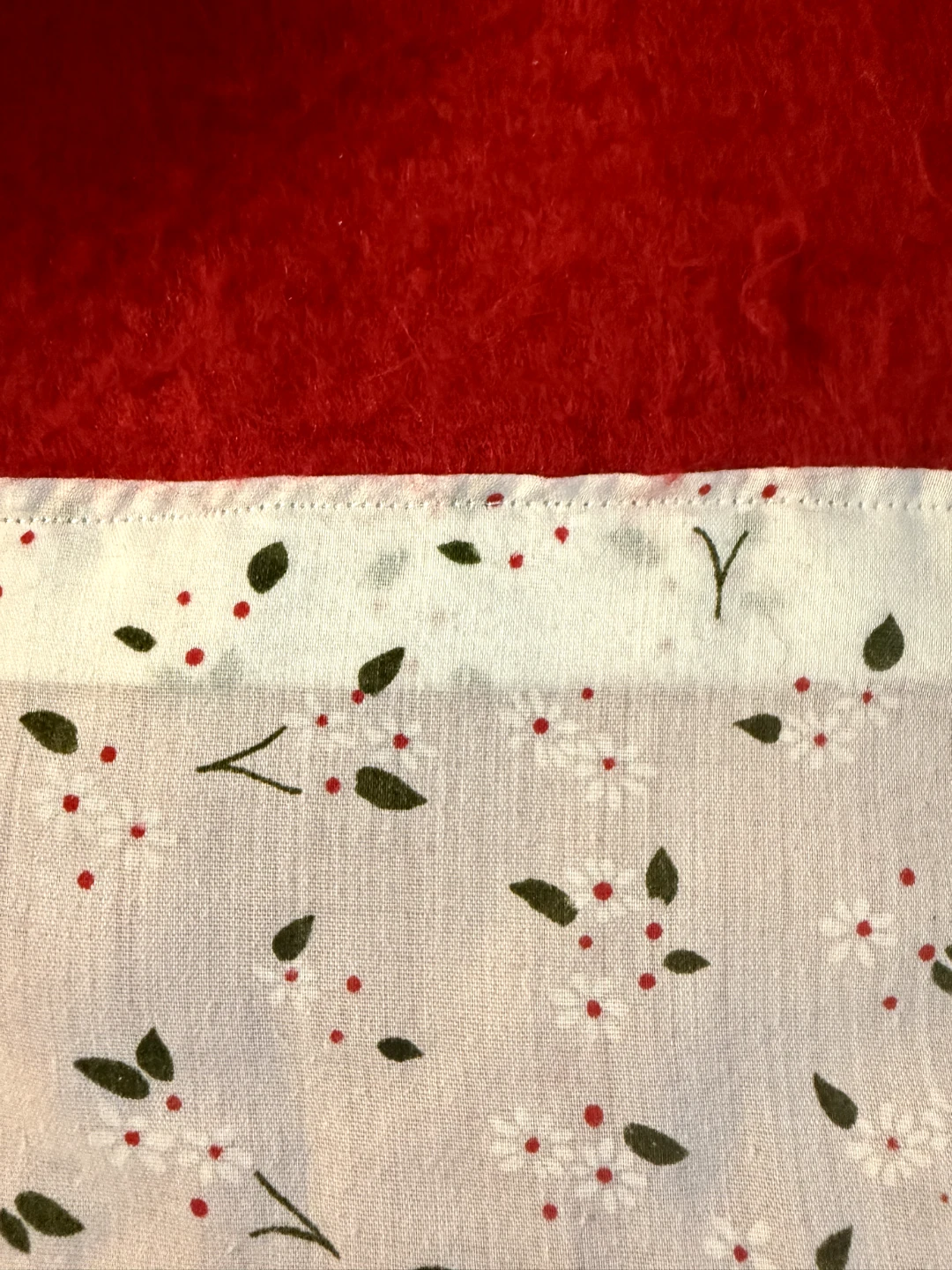 Red Blanket with Floral Border - photo 2