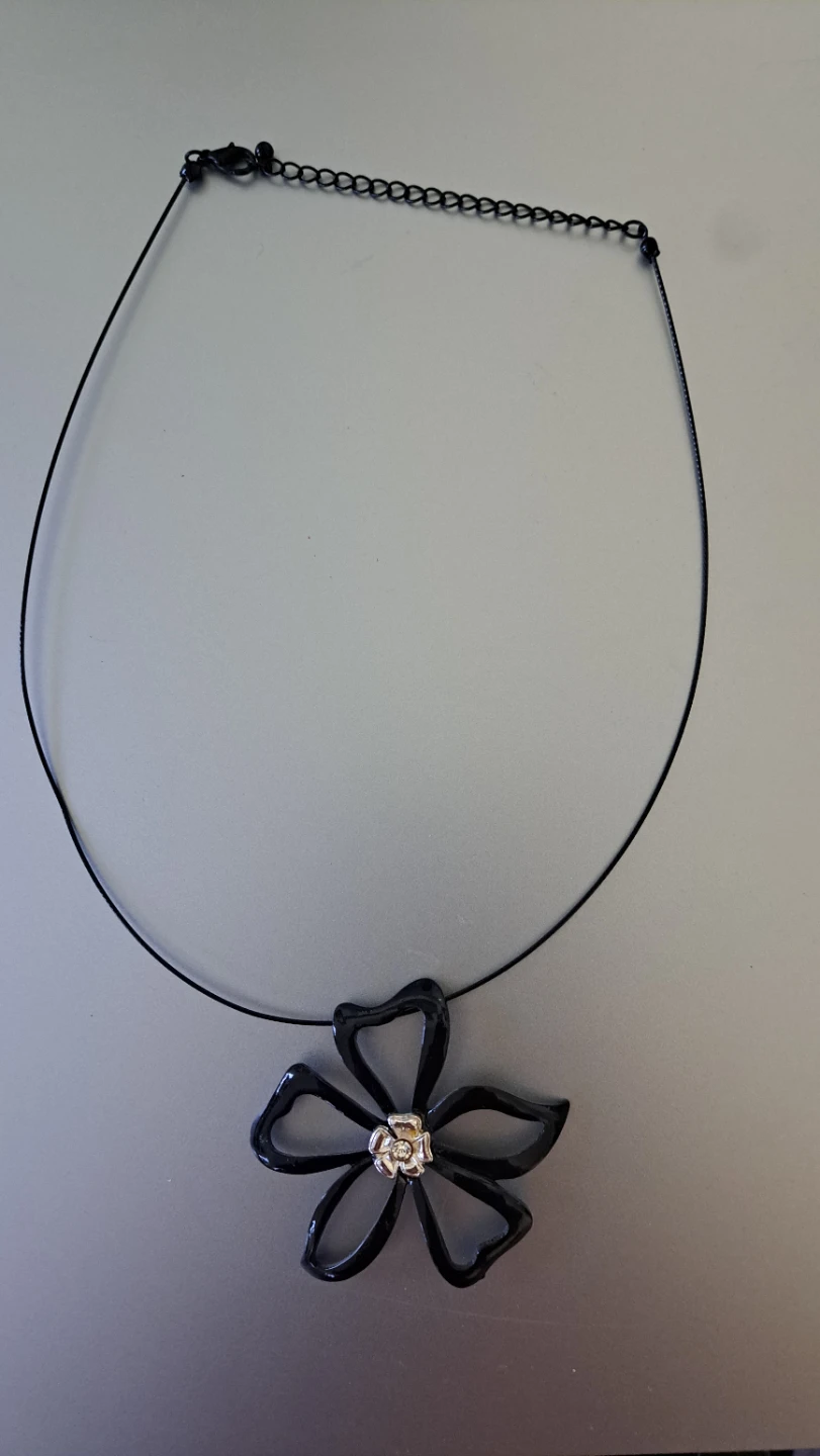 Black Flower Pendant Necklace