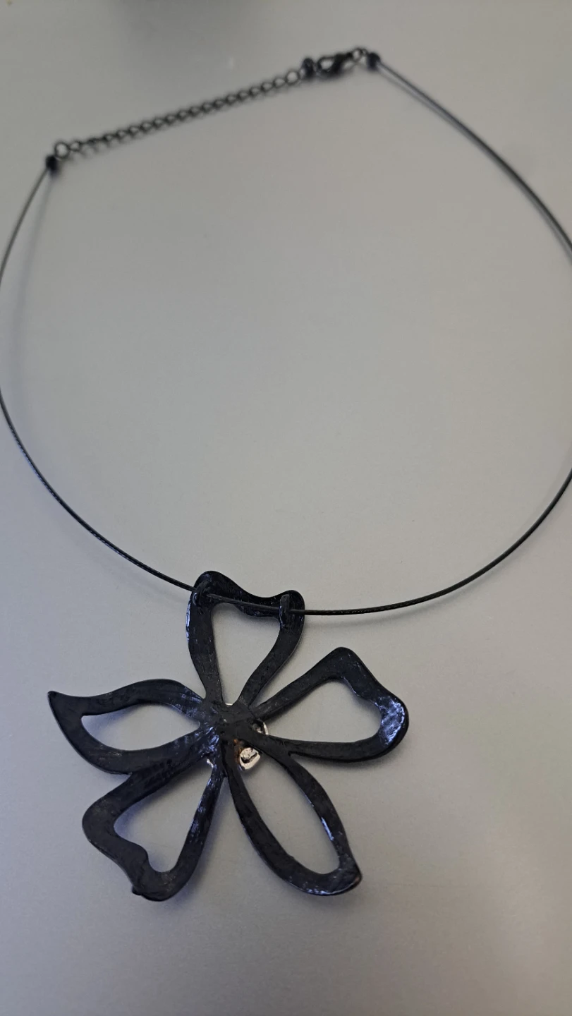 Black Flower Pendant Necklace - photo 3