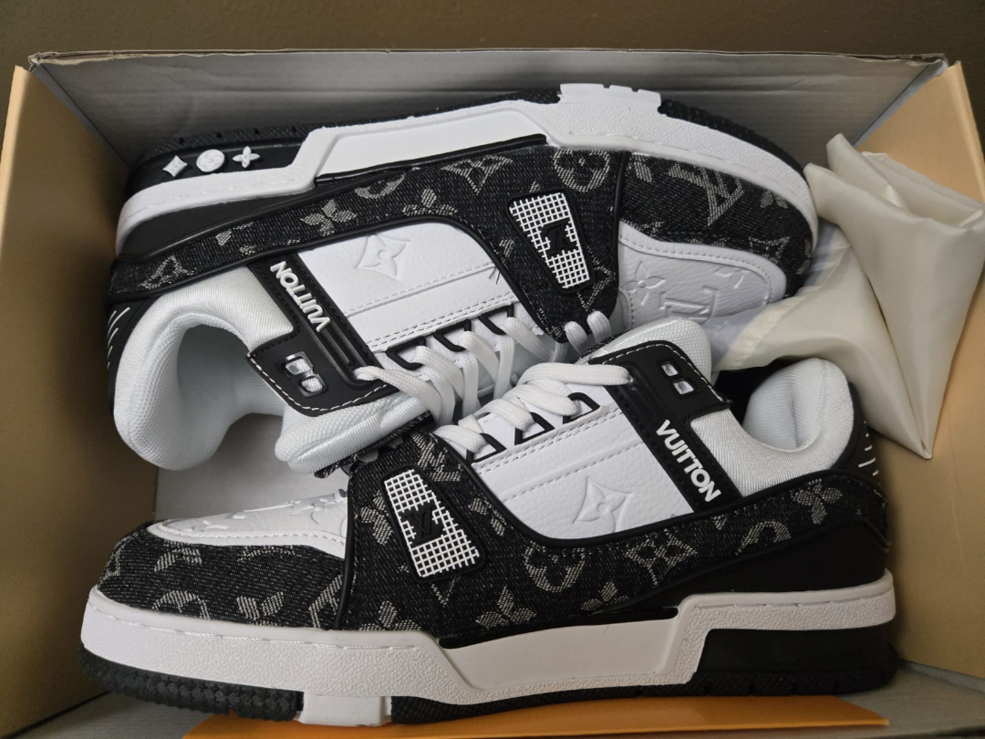 Louis Vuitton LV Arch Light Sneaker White/Black Size 44 - photo 3